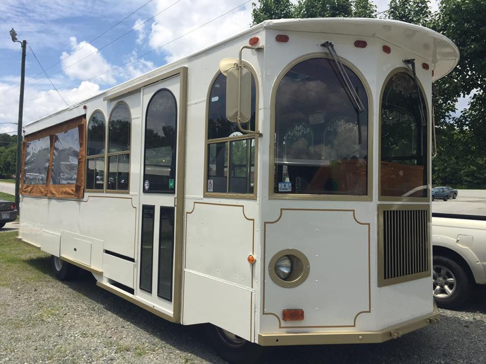 Vintage trolley &mdash; white and gold
