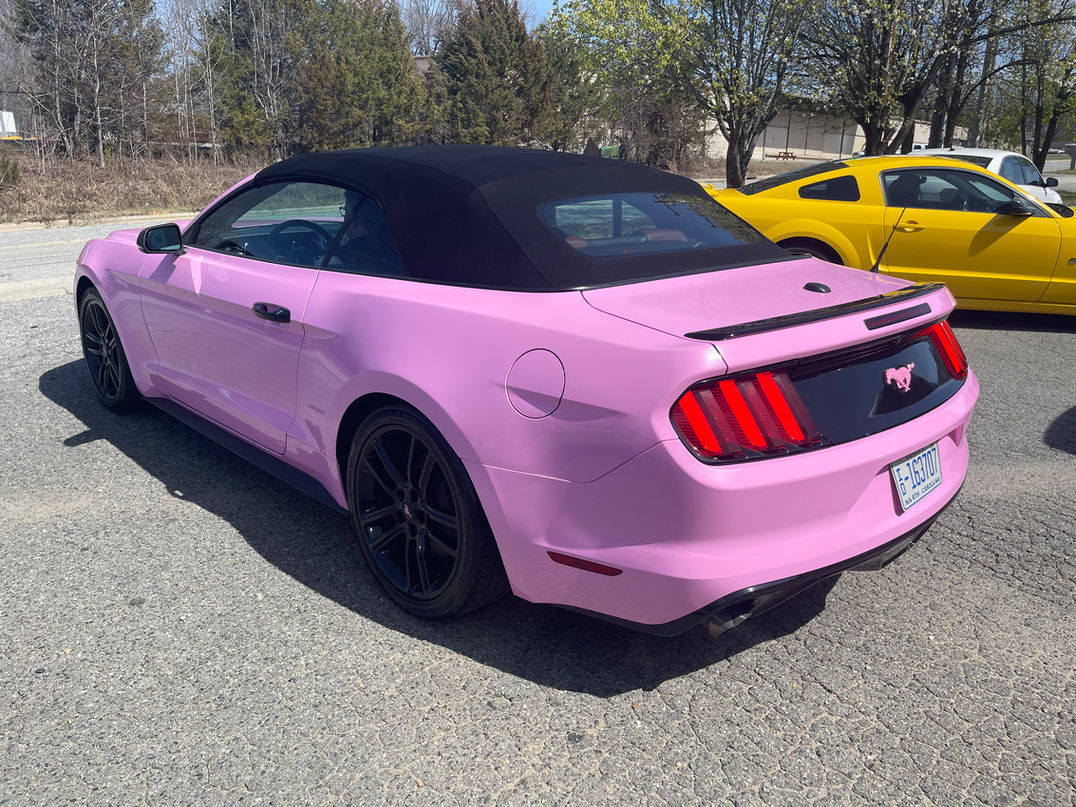 Convertible coupe in pink colour change